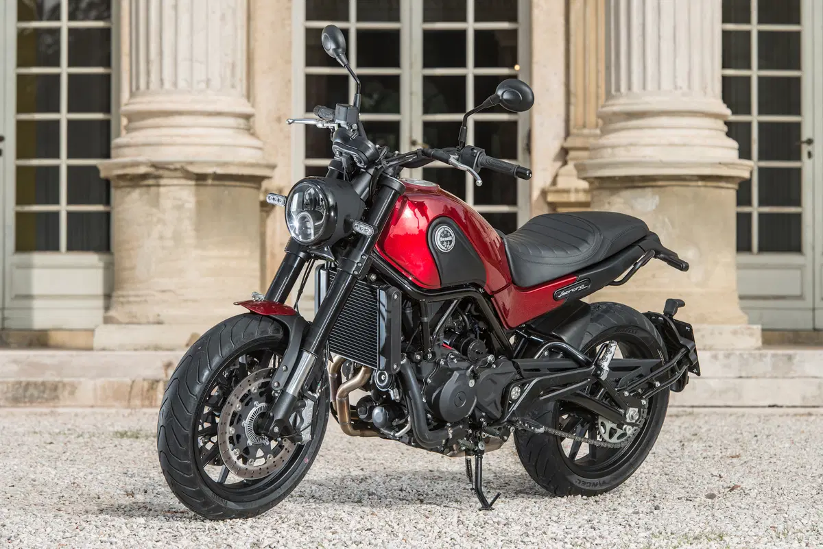 Benelli Leoncino 500 (10)