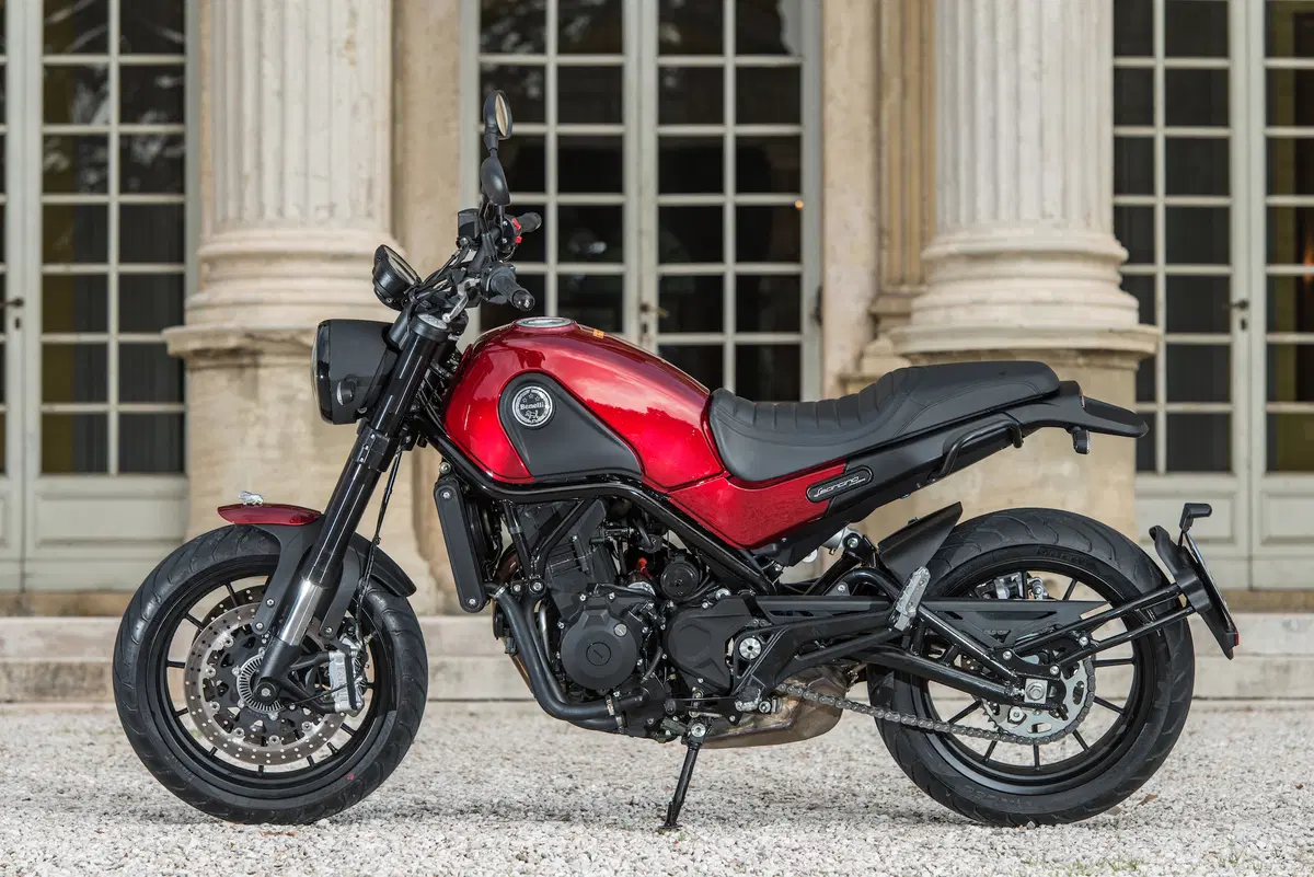 Benelli Leoncino 500 (12)