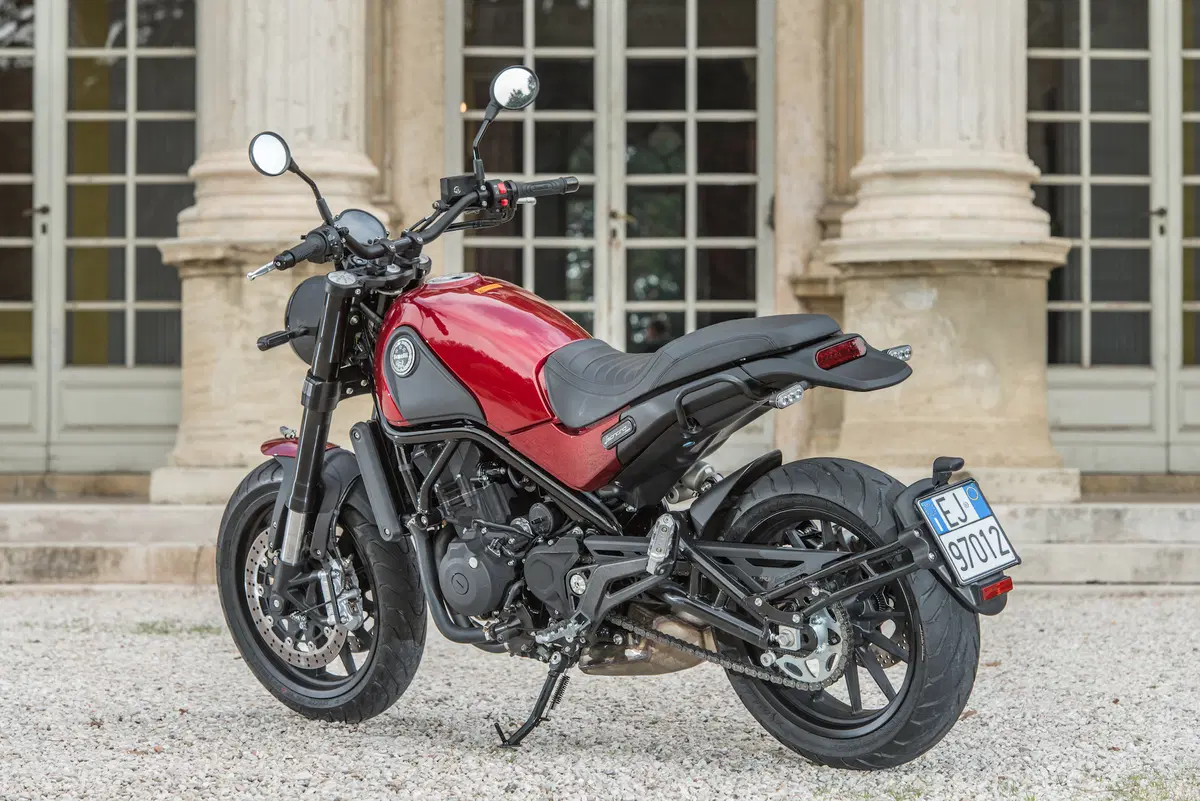 Benelli Leoncino 500 (14)