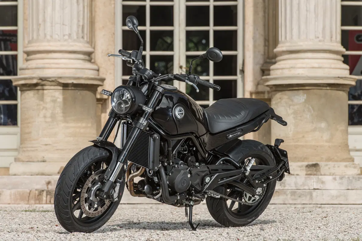 Benelli Leoncino 500 (18)