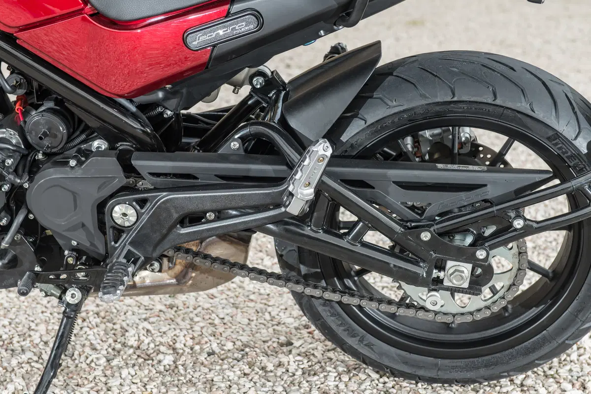 Benelli Leoncino 500 (4)