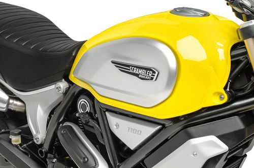 Le guance in alluminio sul serbatoio della Scrambler 1100