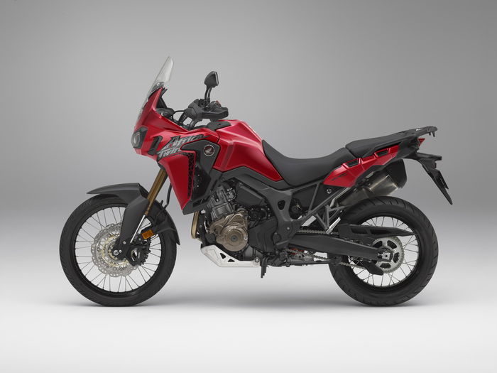 Per la prima volta anche sulla CRF1000L Africa Twin con tradizionale cambio manuale è disponibile come optional il Quickshifter per salire di rapporto e scalare senza l’uso della frizione. 