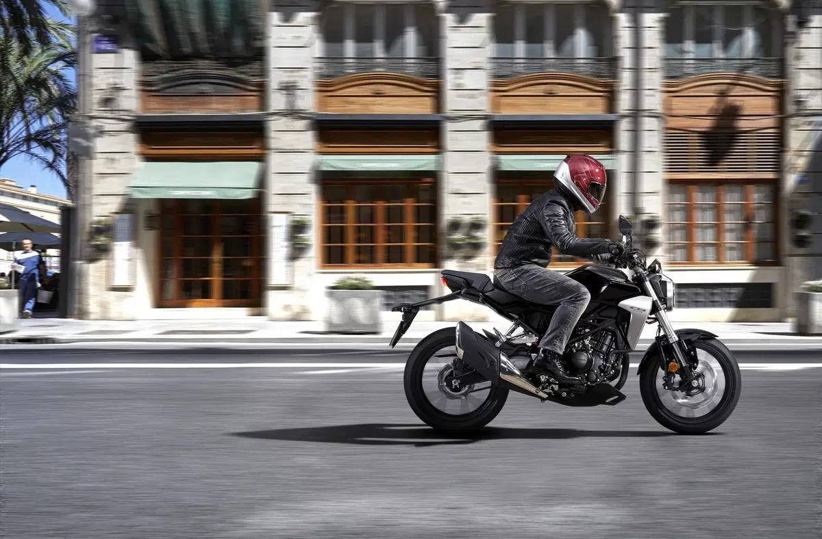 EICMA 2017: Honda CB300R, dati e foto (4)