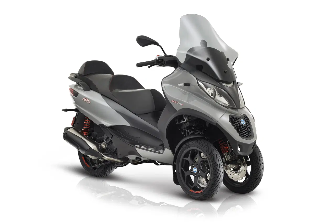EICMA 2017: Piaggio MP3 350 e MP3 500, dotazione di serie più ricca (3)