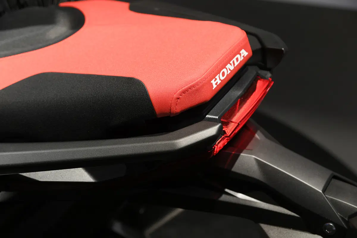 EICMA 2017: Honda X-ADV, foto e dati (14)