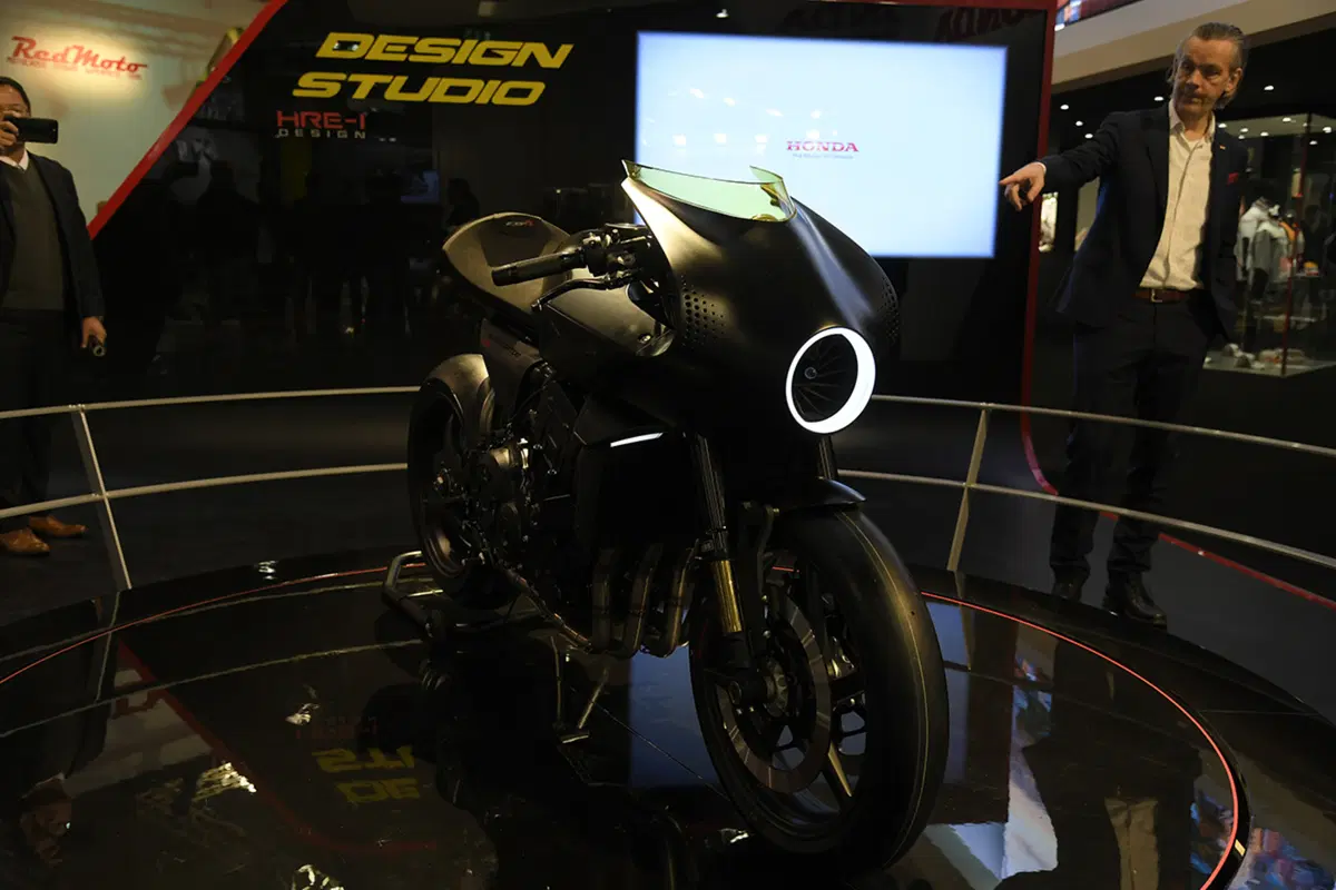 EICMA 2017: Honda CB4 Interceptor Concept (2)