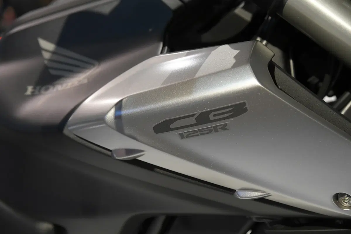 EICMA 2017: Honda CB125R, foto e dati (8)