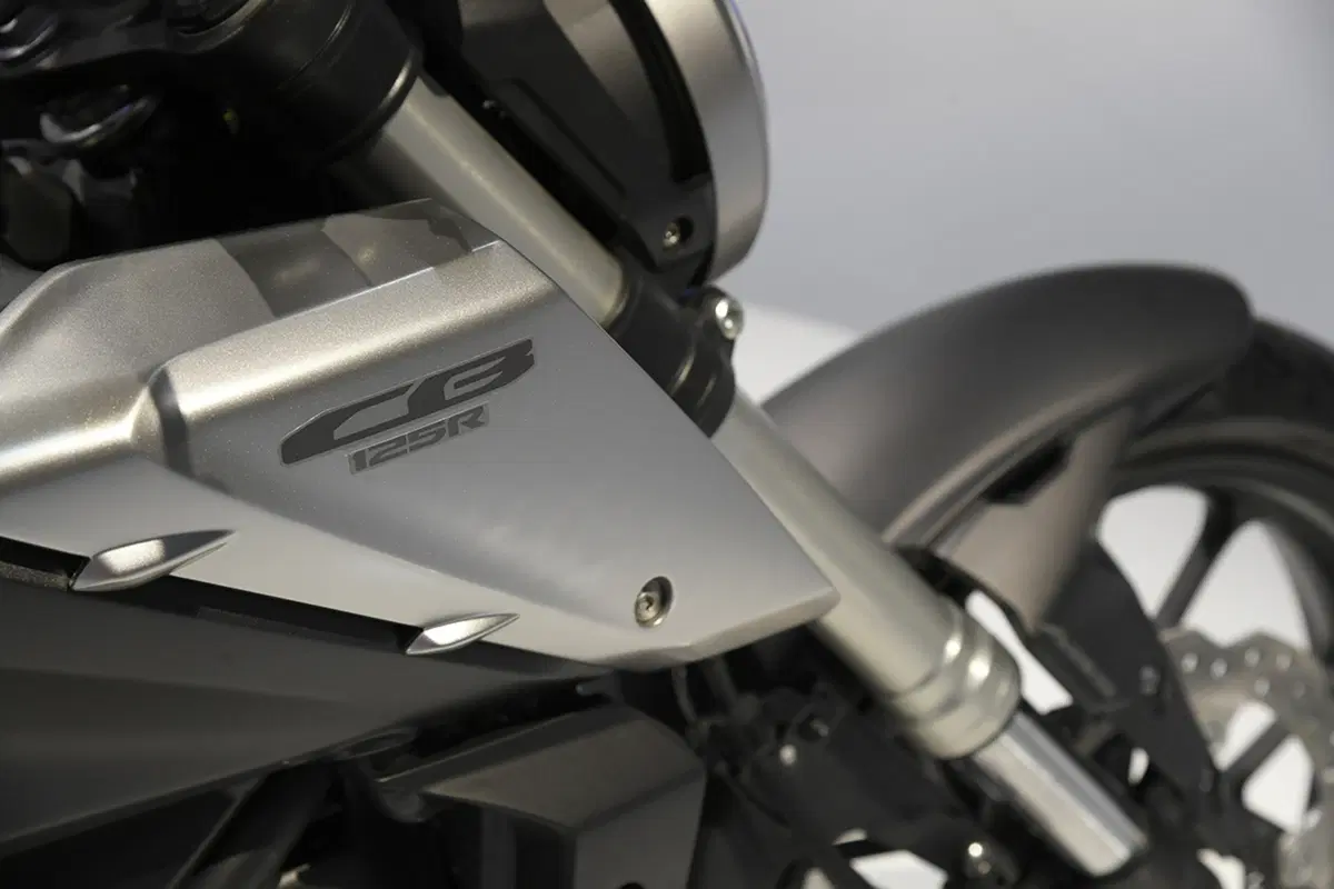 EICMA 2017: Honda CB125R, foto e dati (11)