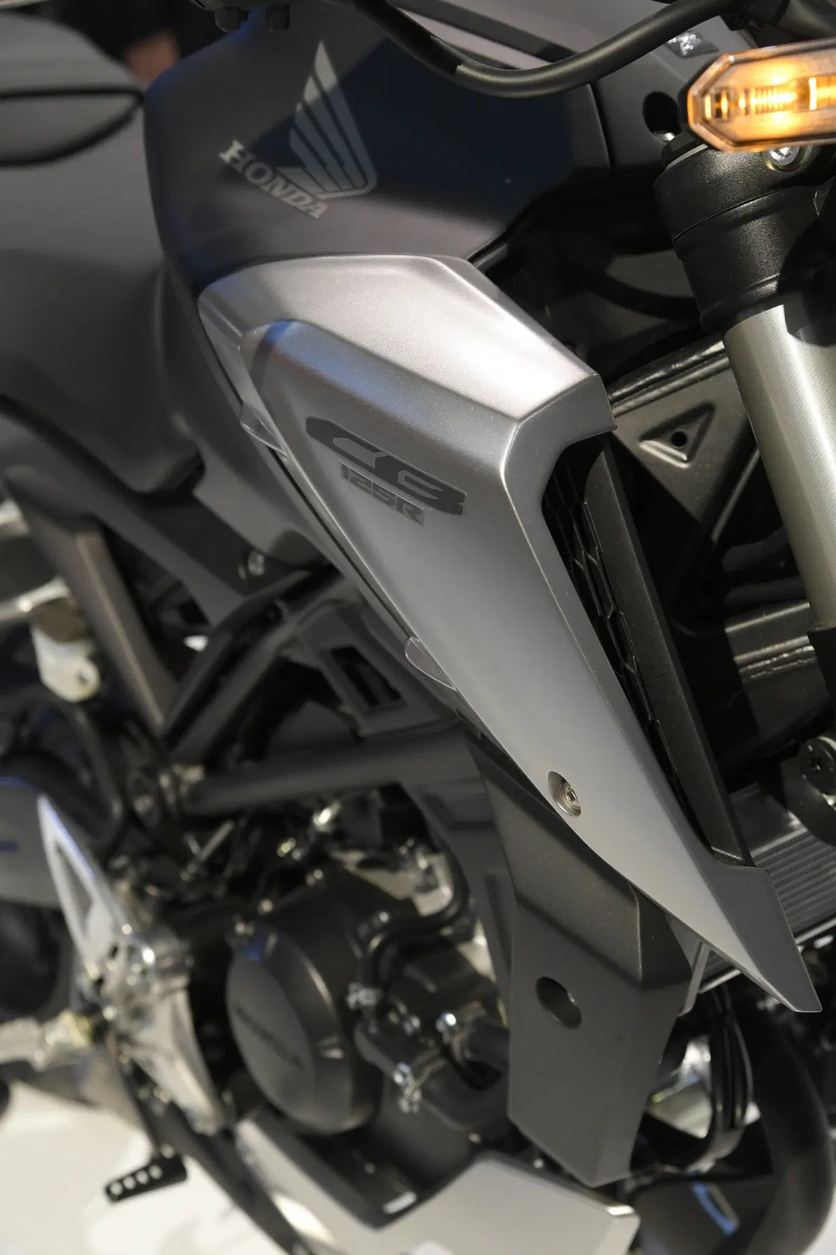 EICMA 2017: Honda CB125R, foto e dati (14)