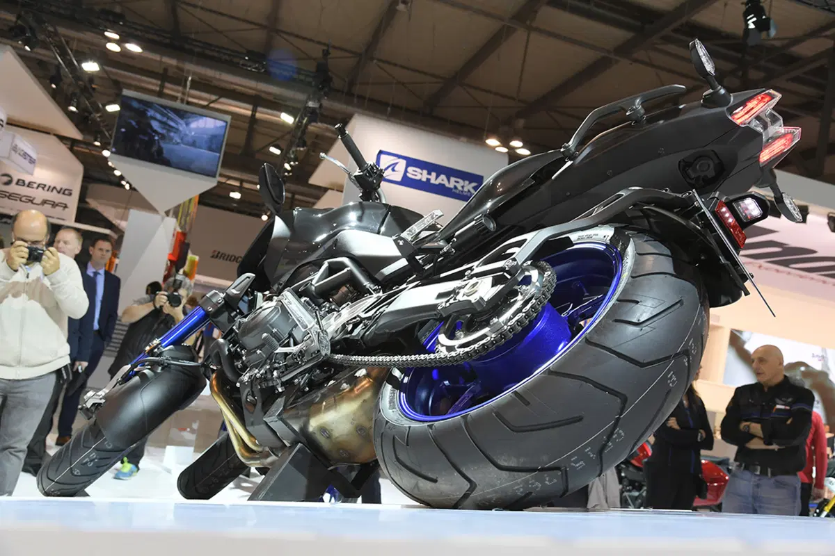 EICMA 2017: Yamaha Niken, foto e dati (2)