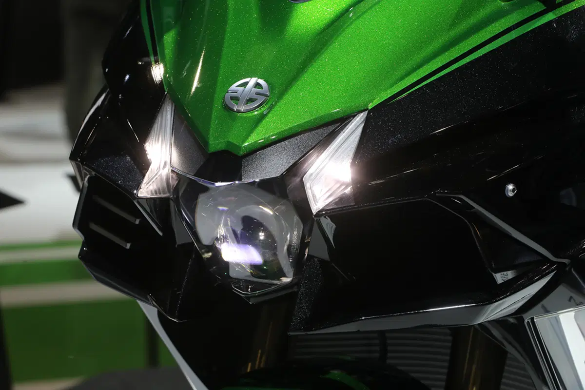 EICMA 2017: Kawasaki Ninja ZX-10R SE, foto, dati e prezzo