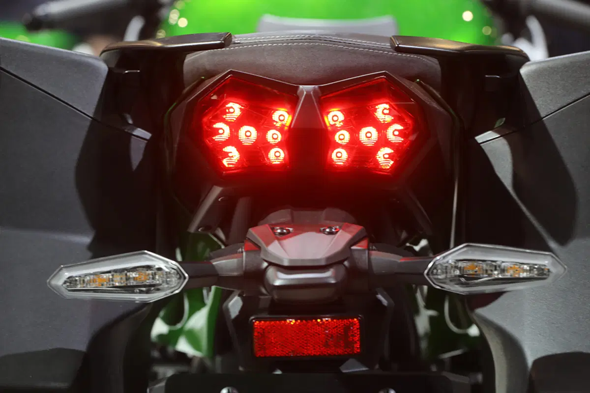 EICMA 2017: Kawasaki Ninja ZX-10R SE, foto, dati e prezzo (3)