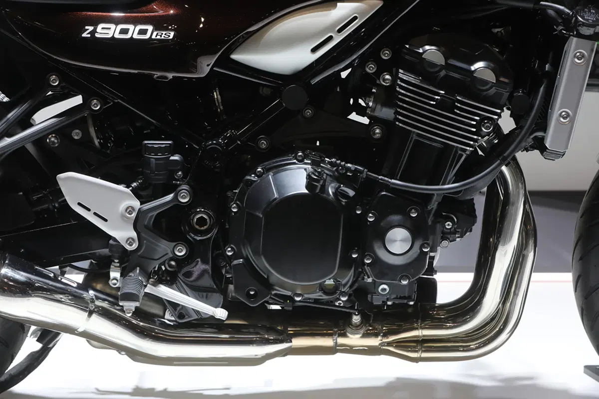 Kawasaki Z900RS 2018, foto e dati (2)