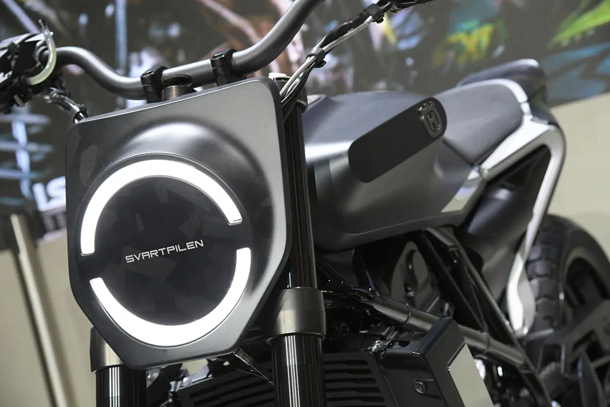 EICMA 2017: Husqvarna Svartpilen 701, foto e dati (3)