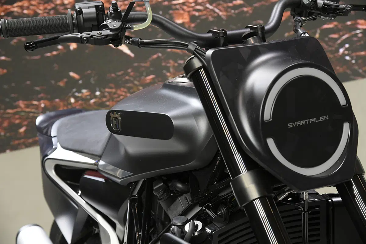 EICMA 2017: Husqvarna Svartpilen 701, foto e dati (4)