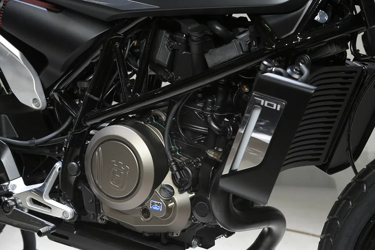 EICMA 2017: Husqvarna Svartpilen 701, foto e dati (13)