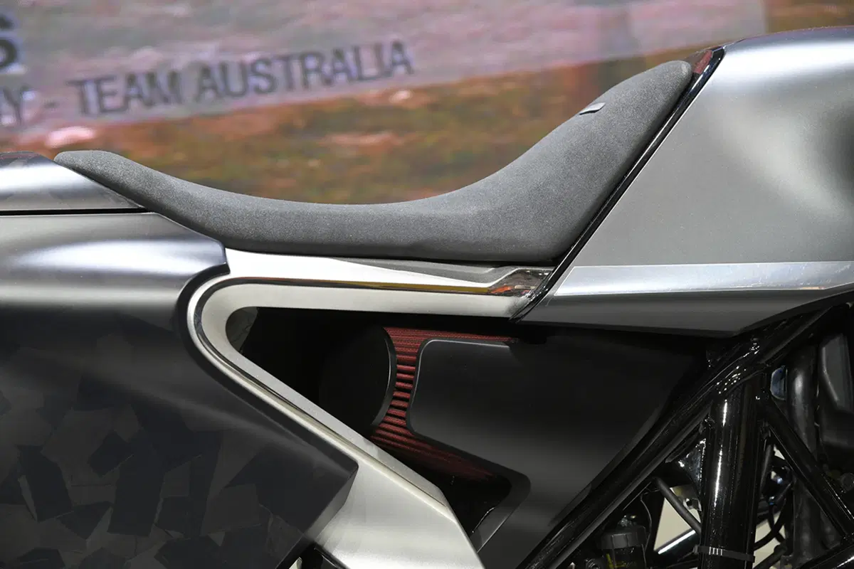 EICMA 2017: Husqvarna Svartpilen 701, foto e dati (16)