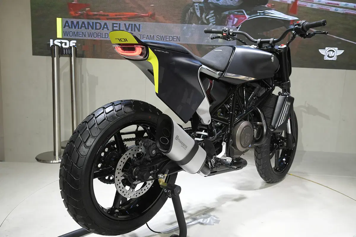 EICMA 2017: Husqvarna Svartpilen 701, foto e dati