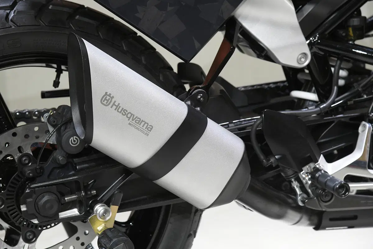 EICMA 2017: Husqvarna Svartpilen 701, foto e dati (22)