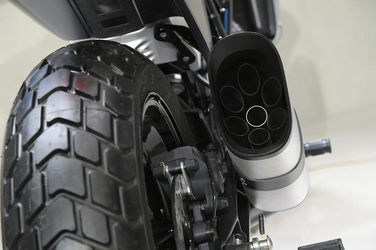 EICMA 2017: Husqvarna Svartpilen 701, foto e dati (25)