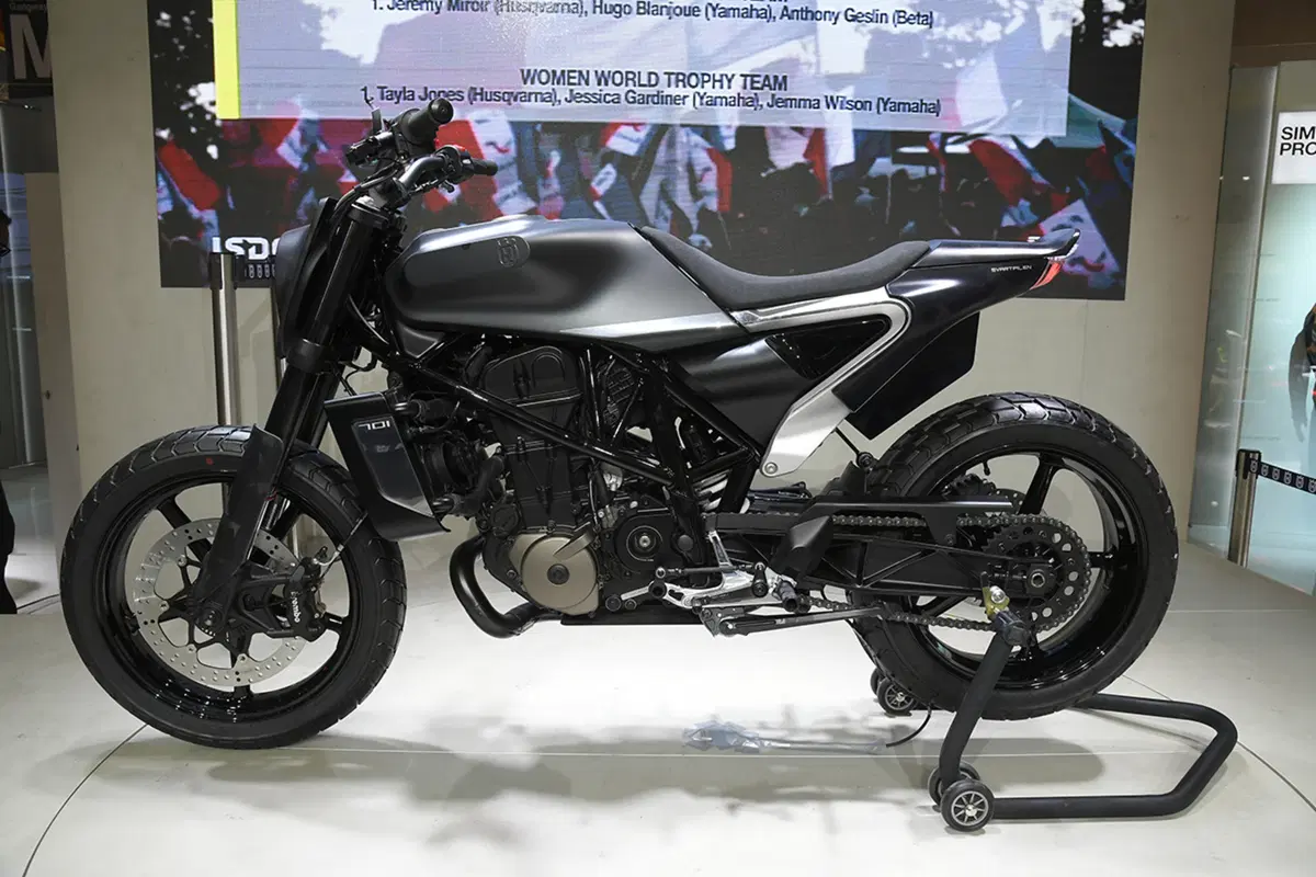 EICMA 2017: Husqvarna Svartpilen 701, foto e dati (27)