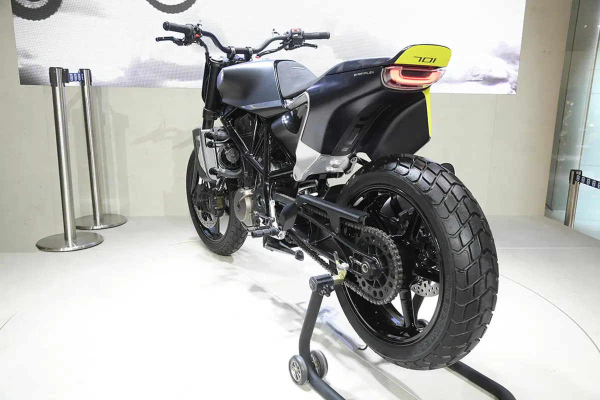 EICMA 2017: Husqvarna Svartpilen 701, foto e dati (28)