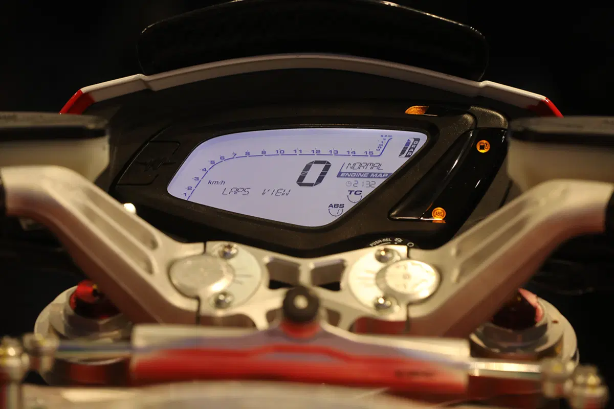 Tre moto speciali da MV Agusta: F3 675 e 800 RC, Brutale 800 RR Pirelli (29)