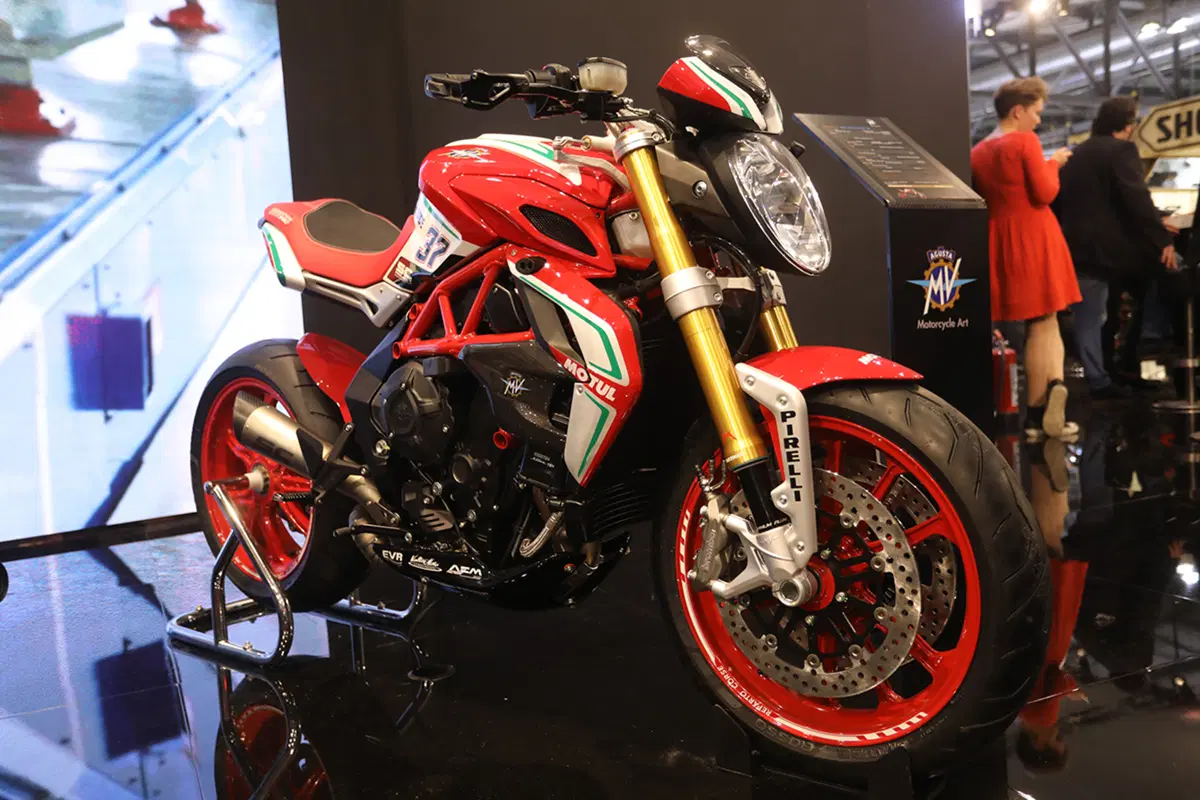 Tre moto speciali da MV Agusta: F3 675 e 800 RC, Brutale 800 RR Pirelli (32)