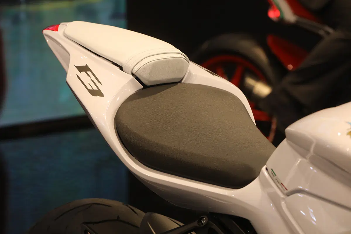 Tre moto speciali da MV Agusta: F3 675 e 800 RC, Brutale 800 RR Pirelli (34)
