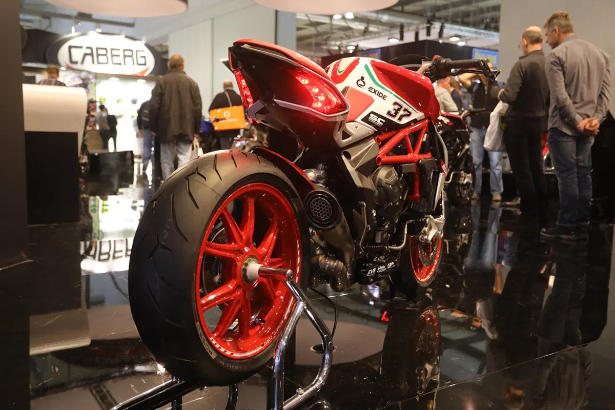 Tre moto speciali da MV Agusta: F3 675 e 800 RC, Brutale 800 RR Pirelli (3)