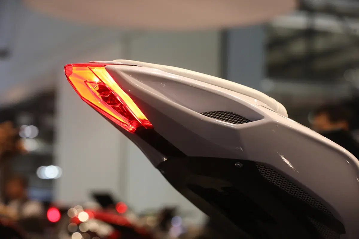 Tre moto speciali da MV Agusta: F3 675 e 800 RC, Brutale 800 RR Pirelli (36)