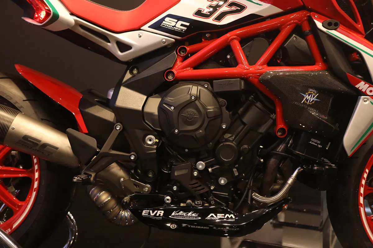 Tre moto speciali da MV Agusta: F3 675 e 800 RC, Brutale 800 RR Pirelli (37)