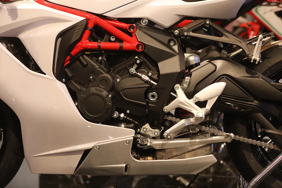 Tre moto speciali da MV Agusta: F3 675 e 800 RC, Brutale 800 RR Pirelli (39)