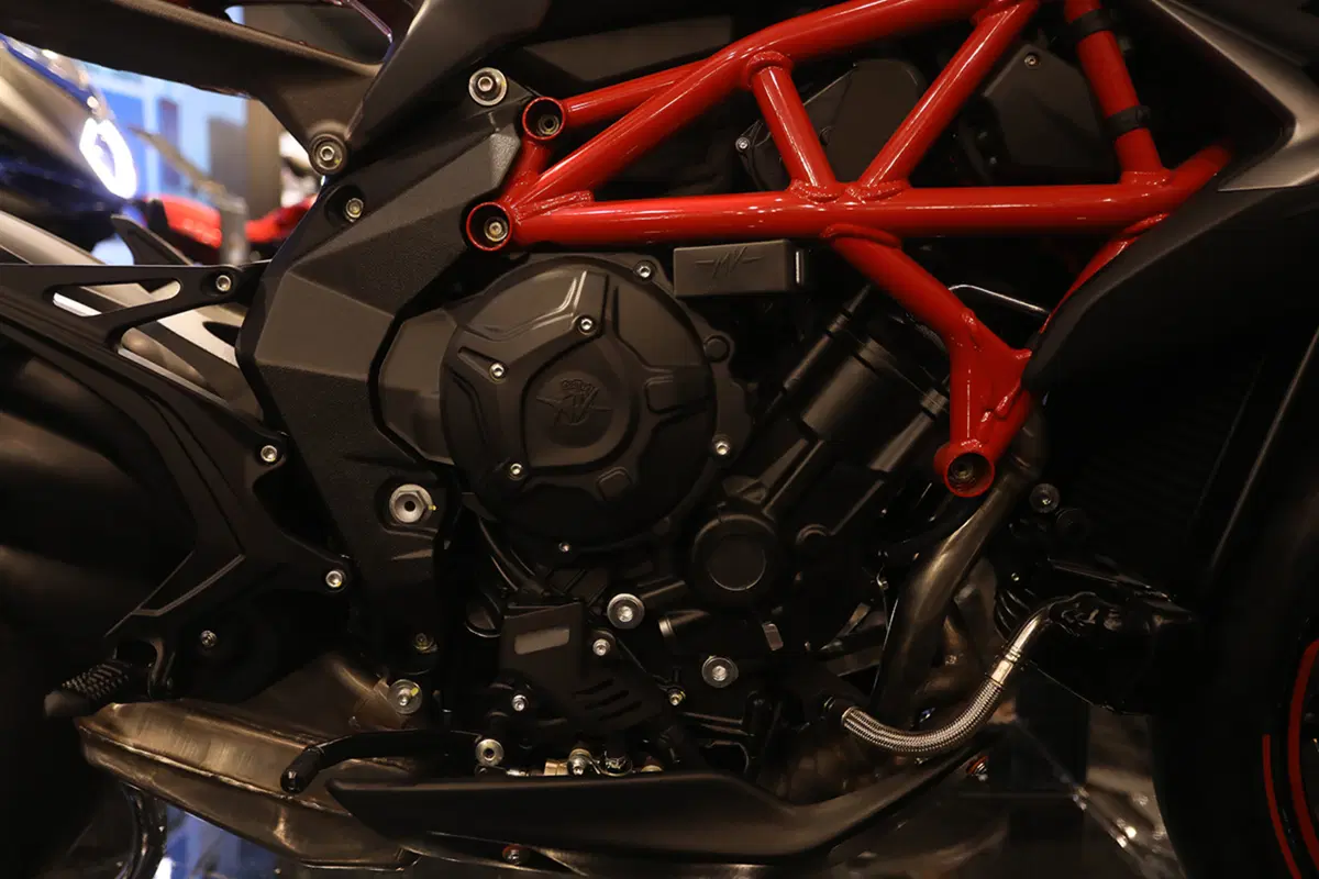Tre moto speciali da MV Agusta: F3 675 e 800 RC, Brutale 800 RR Pirelli (40)