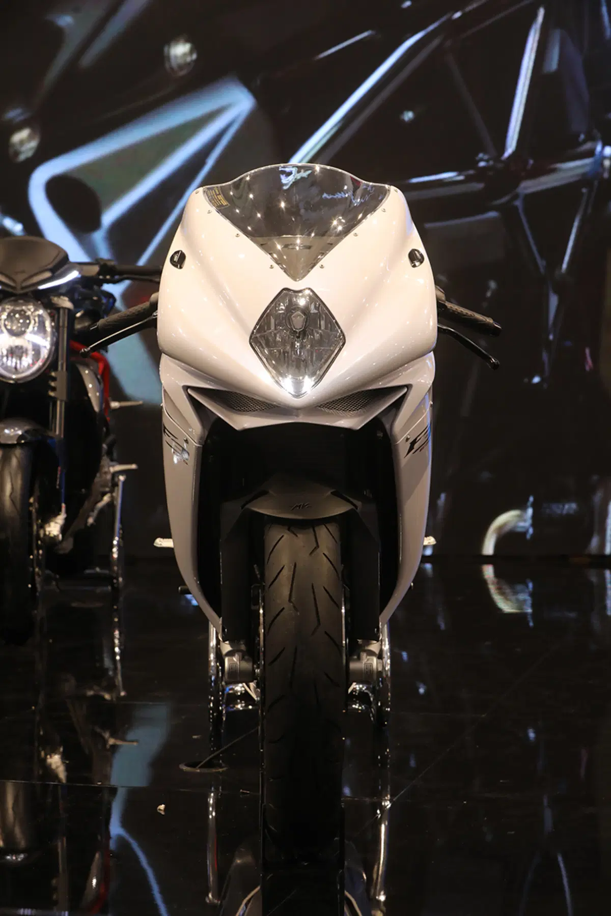 Tre moto speciali da MV Agusta: F3 675 e 800 RC, Brutale 800 RR Pirelli (42)