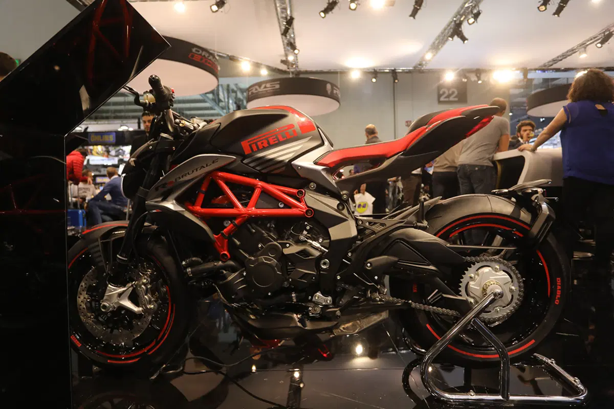 Tre moto speciali da MV Agusta: F3 675 e 800 RC, Brutale 800 RR Pirelli (47)