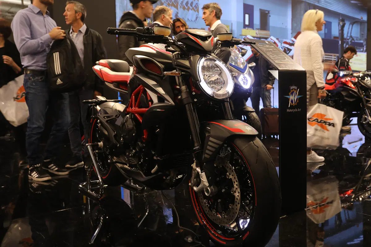 Tre moto speciali da MV Agusta: F3 675 e 800 RC, Brutale 800 RR Pirelli