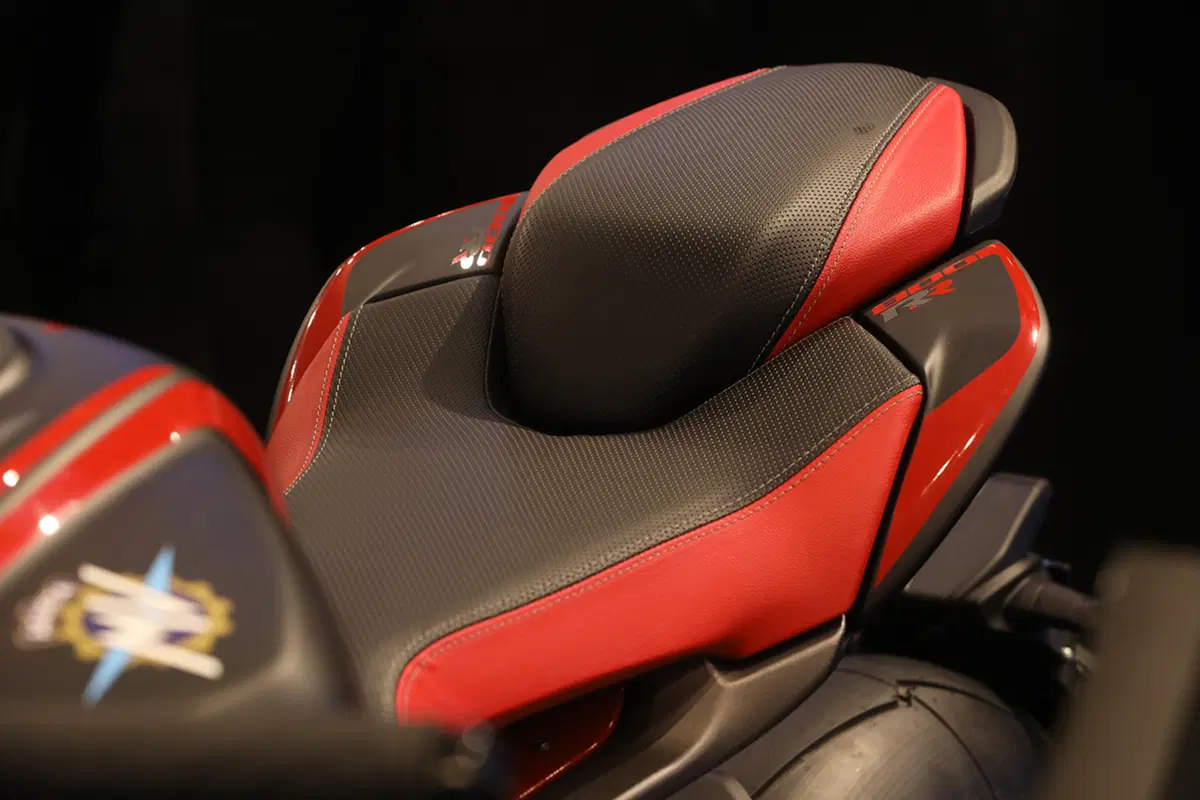 Tre moto speciali da MV Agusta: F3 675 e 800 RC, Brutale 800 RR Pirelli (49)