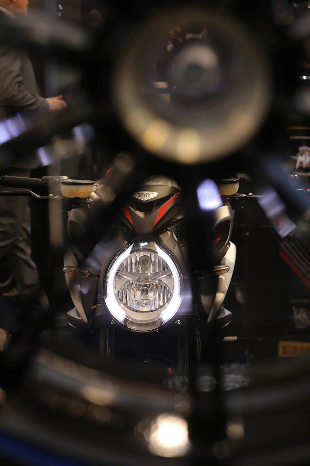 Tre moto speciali da MV Agusta: F3 675 e 800 RC, Brutale 800 RR Pirelli (5)