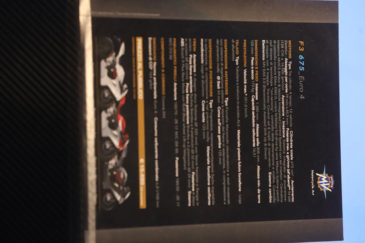 Tre moto speciali da MV Agusta: F3 675 e 800 RC, Brutale 800 RR Pirelli (56)