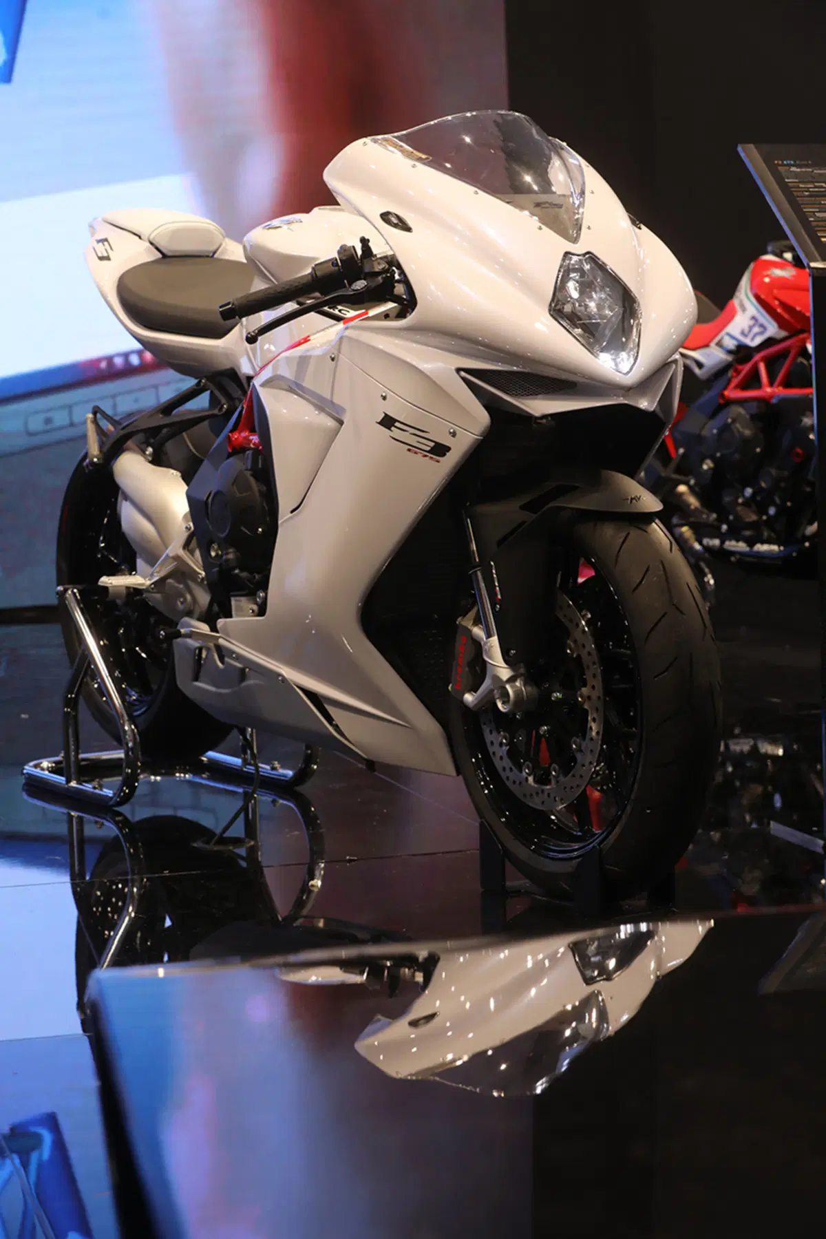 Tre moto speciali da MV Agusta: F3 675 e 800 RC, Brutale 800 RR Pirelli (58)
