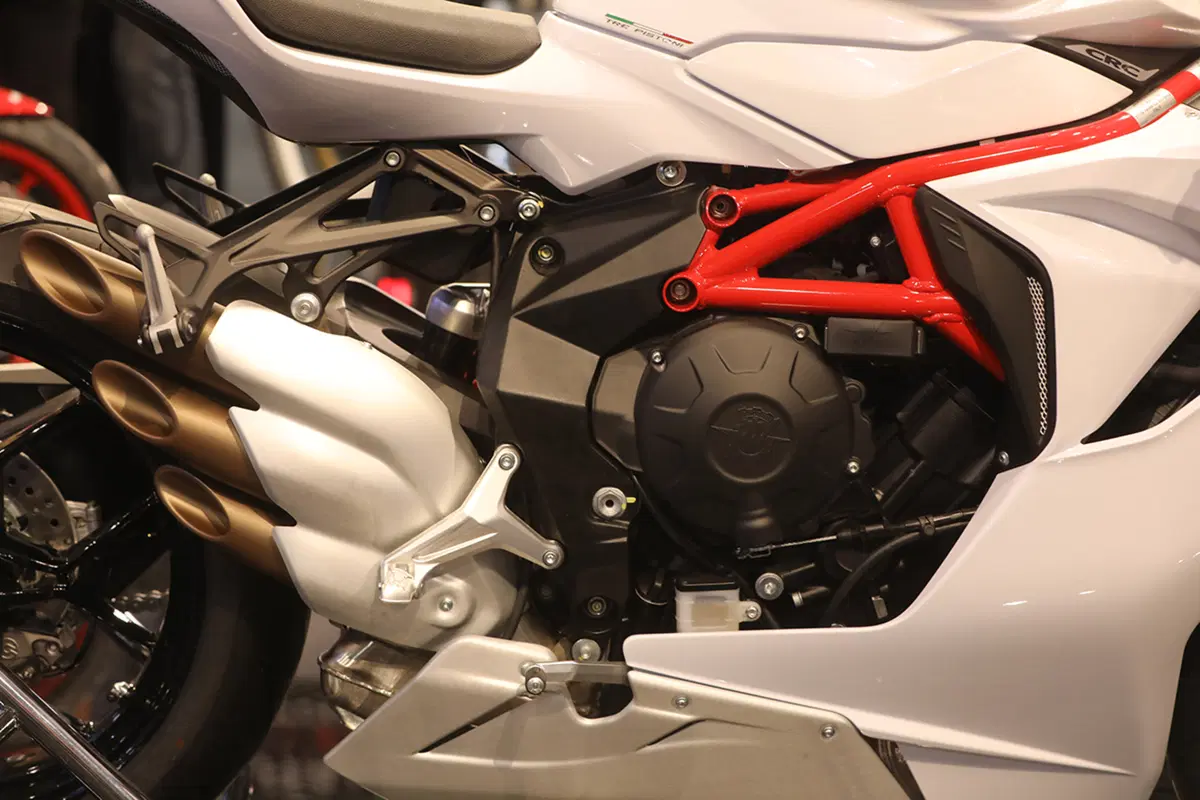 Tre moto speciali da MV Agusta: F3 675 e 800 RC, Brutale 800 RR Pirelli (60)