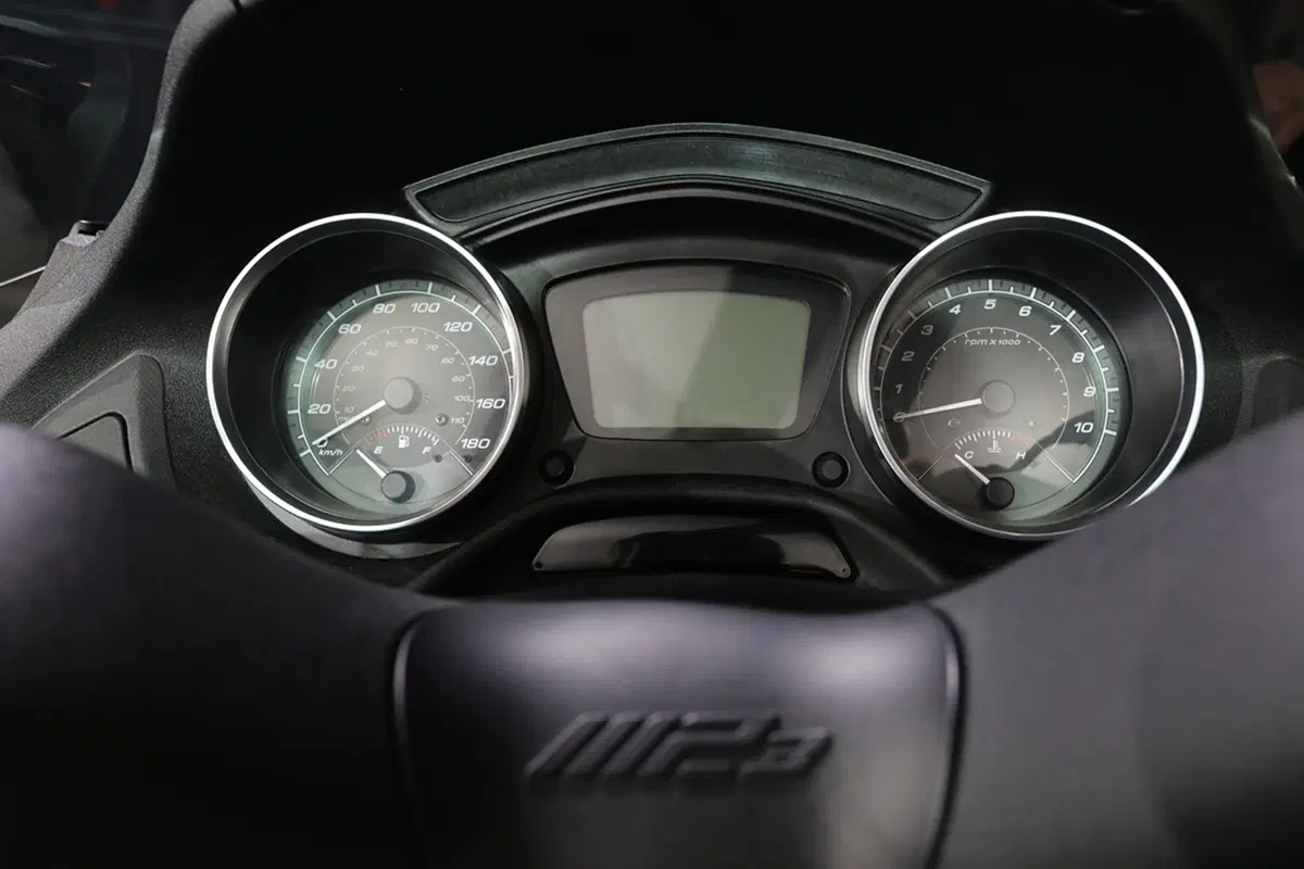 EICMA 2017: Piaggio MP3 350 e MP3 500, dotazione di serie più ricca (7)