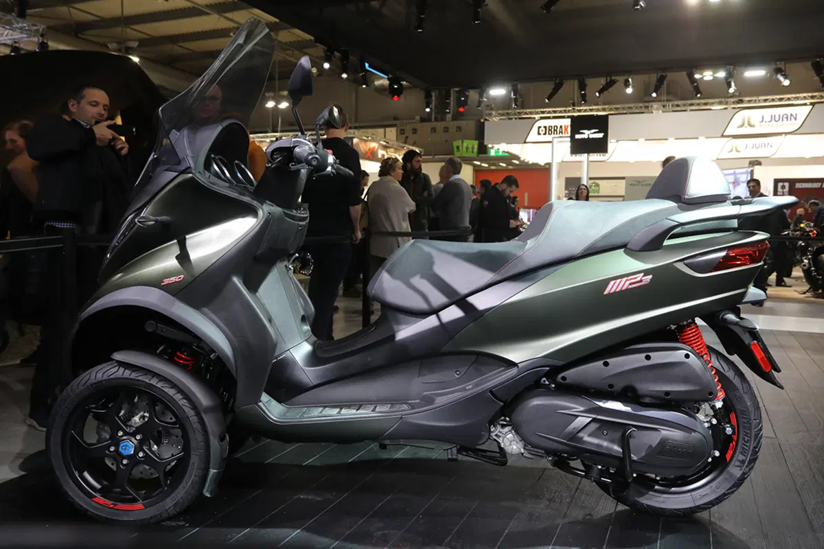 EICMA 2017: Piaggio MP3 350 e MP3 500, dotazione di serie più ricca (9)