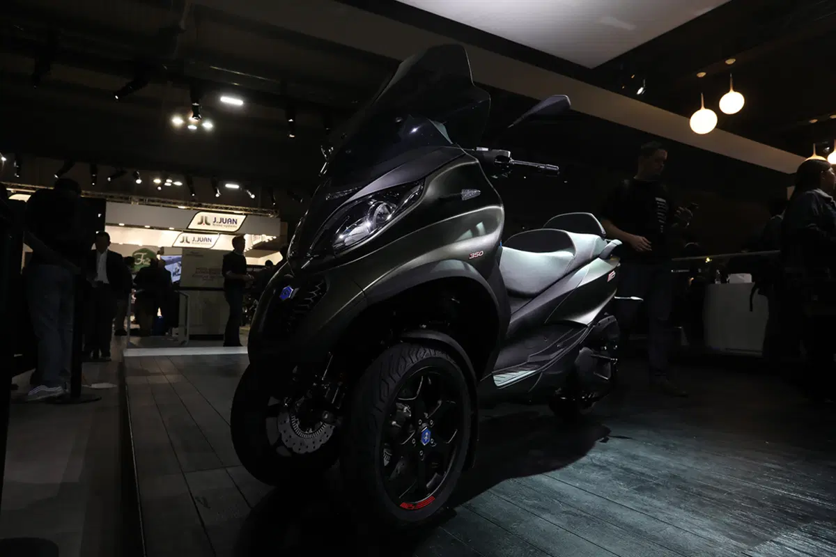 EICMA 2017: Piaggio MP3 350 e MP3 500, dotazione di serie più ricca (17)