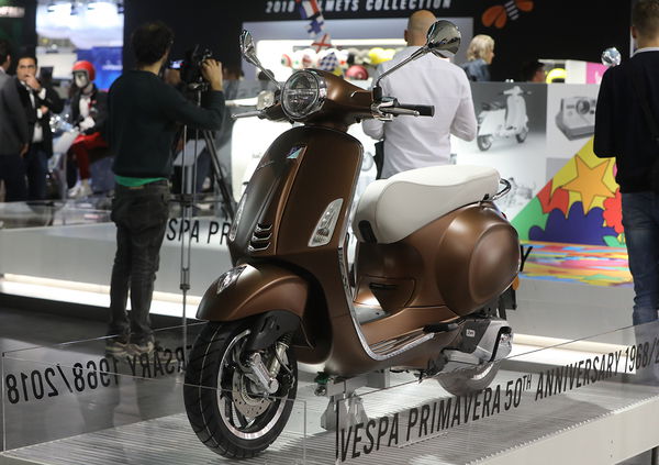 EICMA 2017: Vespa Primavera e Vespa Sprint si rinnovano