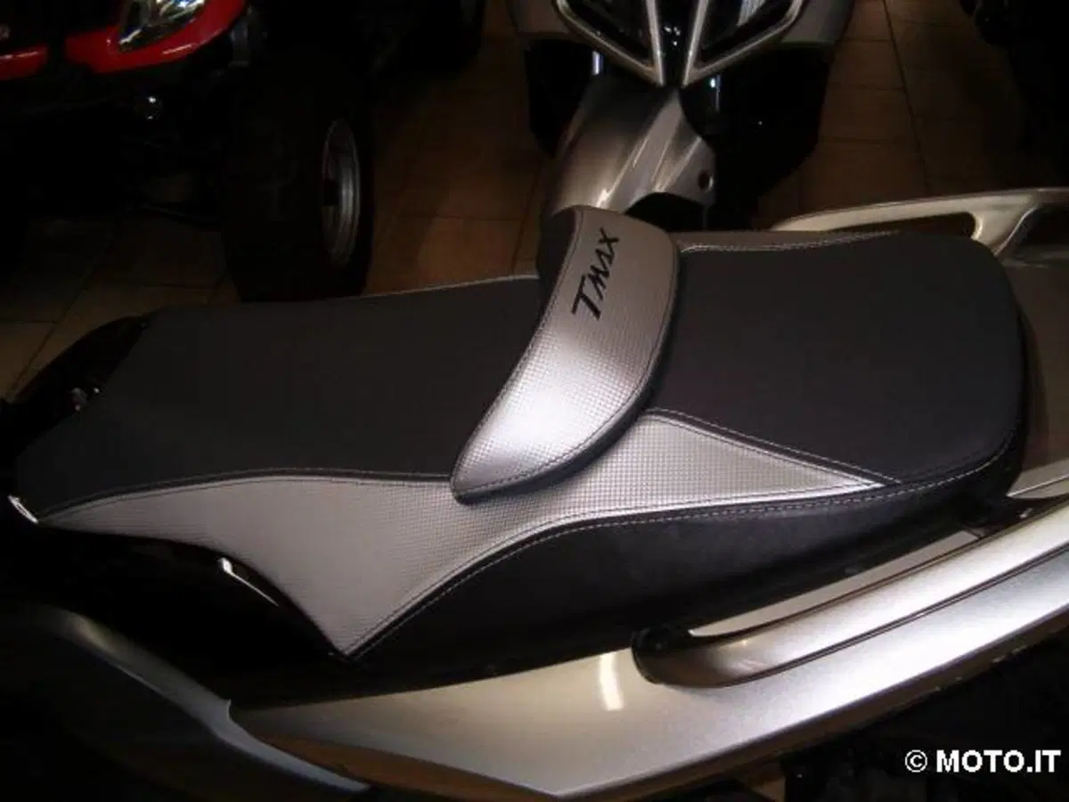 sella Yamaha selle T MAX (2)