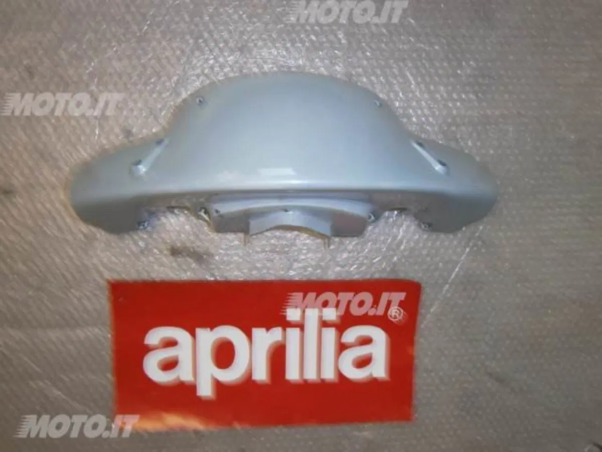 COPERCHIO Aprilia COPRI MANUBRIO LEONARDO 125/150 1999/01