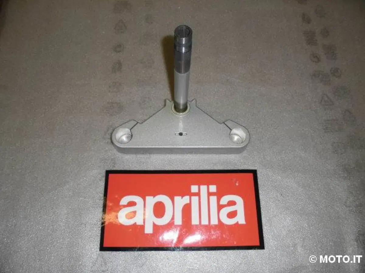 PIASTRA FORCELLA INFERIORE CLASSIC 50 Aprilia PIASTRA FORCELLA CLASSIC 50